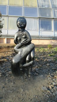 socha před skleníkem, autor: mrkvajda