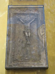 Reliéf ukřižovaného Krista na zvonici dvora, autor: Tomáš*