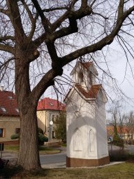 Zbuzany, památná lípa se zvonička, autor: Stephan Müller