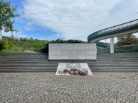 památník Pražského povstání pod Mostem barikádníků, autor: Ponrepo