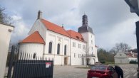 Zámek Dolní Břežany s kaplí sv. Máří Magdaleny, autor: Petr