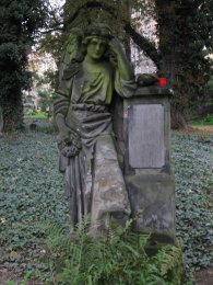 Zasmušilý anděl na Malostranském hřbitově, autor: Tomáš*
