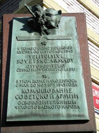 Pamětní deska na sídle velitelství sovětských vojsk, autor: Tomáš*
