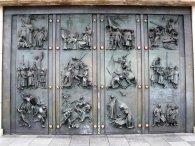 Bronzová vrata na Památníku, autor: Tomáš*
