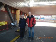 ... foto startérů na památku 50.ročníku (půl)maratonu než přijede další vlak metra C s dalšími pochodníky ..., autor: Mirek