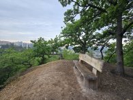 Lavička Jiřího Linharta, autor: Honza Čermák