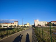 cesta Nicholase Wintona přes bývalá areál nádraží Praha Bubny, autor: Andrea Kylarová