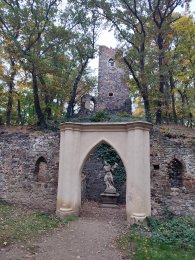 park Cibulka - vyhlídková věž a Kronos, autor: Andrea Kylarová