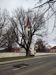 Dubeč, kostel sv. Petra, autor: Andrea Kylarová