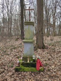 na paměť milenců, kteří se zabili, protože jim rodiny nedovolily vztah, autor: Andrea Kylarová